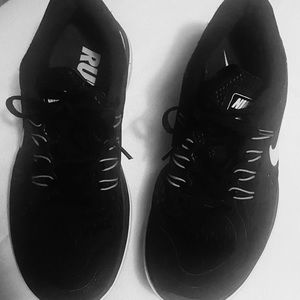 Women Nike Flex 2017 RN Black & White Running Shoes. Size: 6.5 Great Condition!